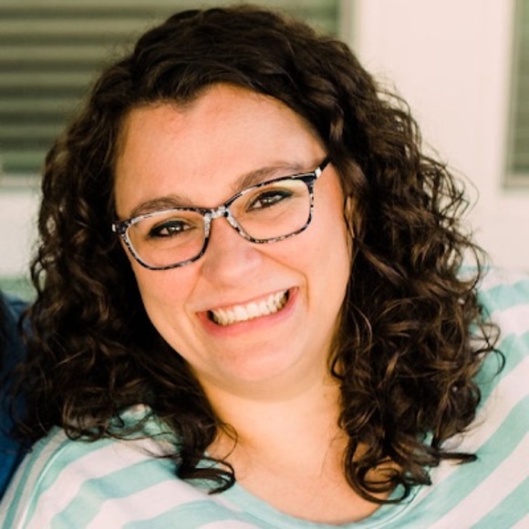 Meet your Posher, Jennifer - Picture 1 of 3